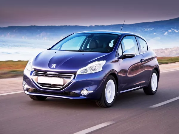Dịch vụ thay Kính chắn gió xe Peugeot 208 tận nơi